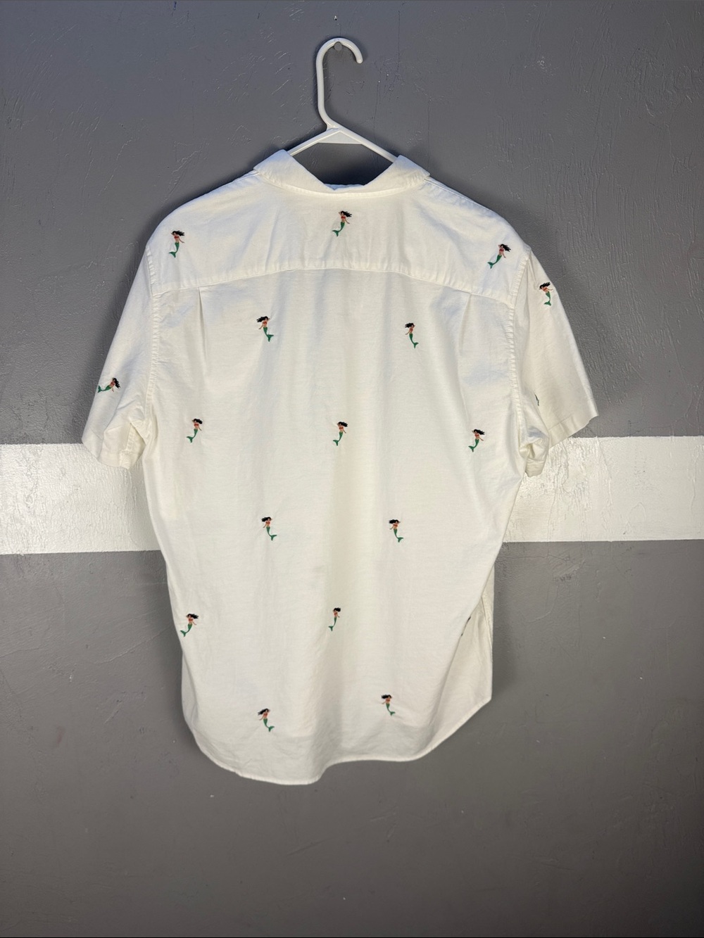 Gap Lived-In Stretch Oxford Short Sleeve Shirt with Embroidered Mermaids. NWT - Picture 4 of 5